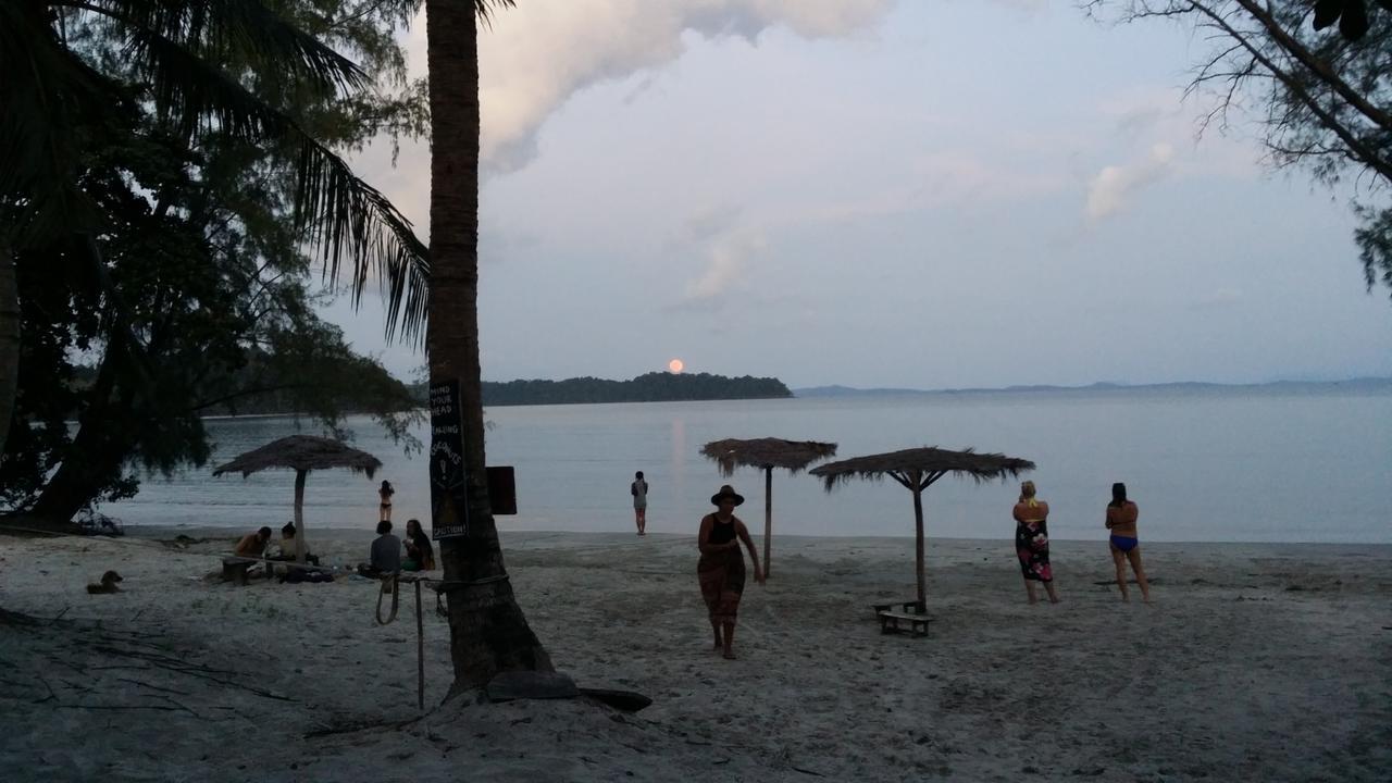 The Last Point Hostel Koh Ta Kiev Exterior photo